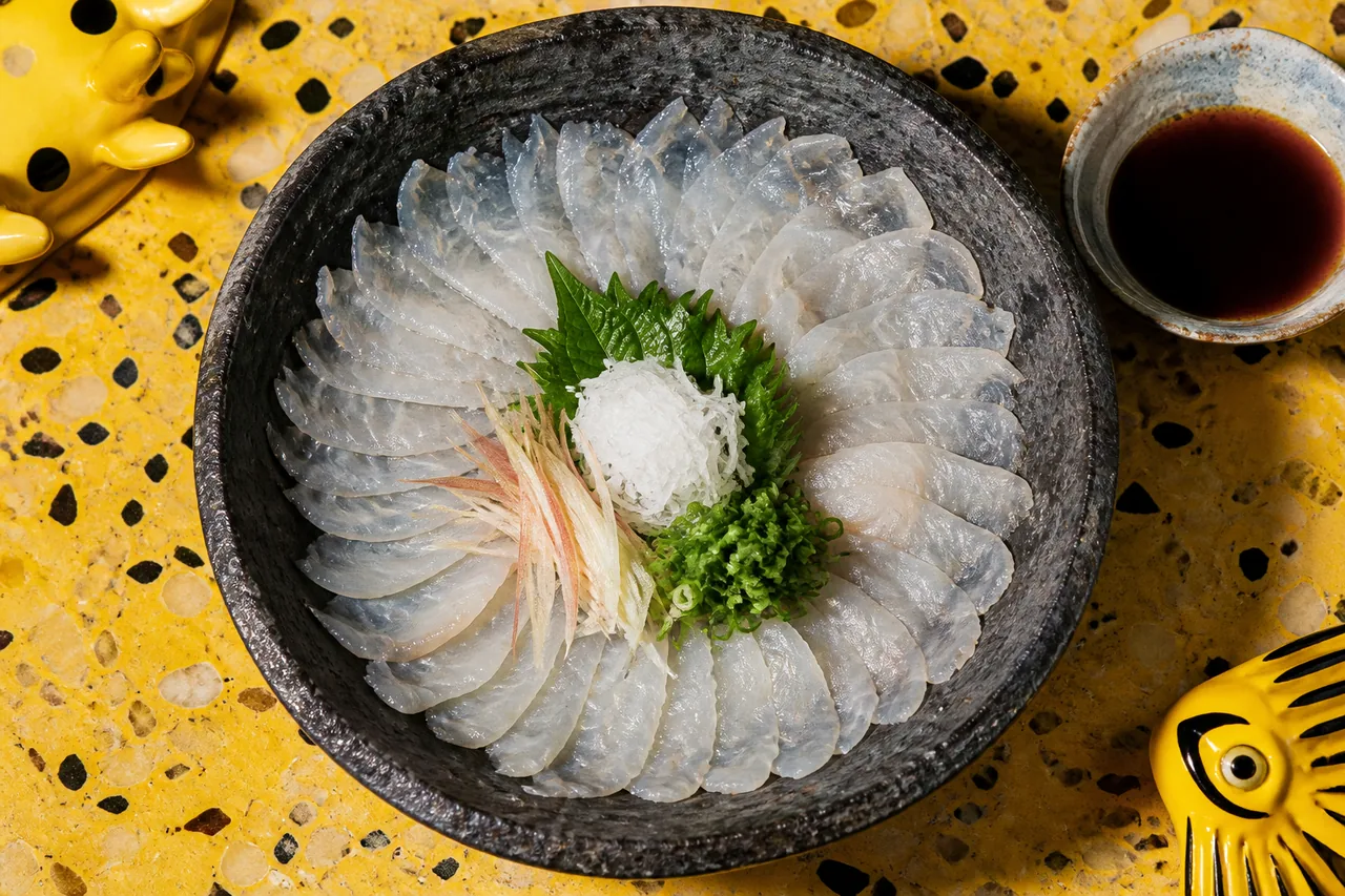 Hirame Usuzukuri (Sashimi de poisson plat tranché fin)