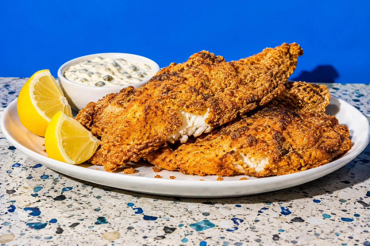 Poisson-chat américain frit à la farine de maïs, tradition du Mississippi