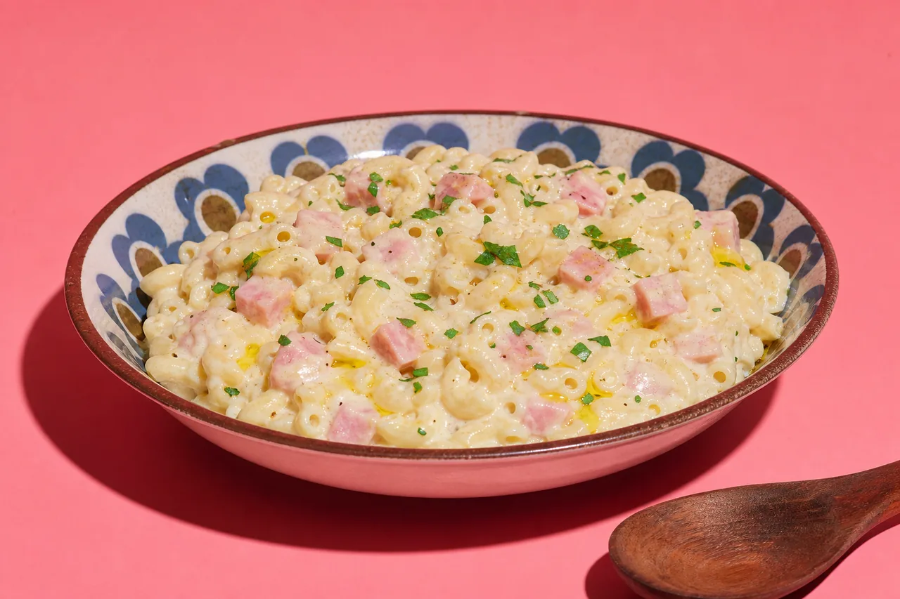 Coquillettes jambon, sauce crémeuse au chou-fleur