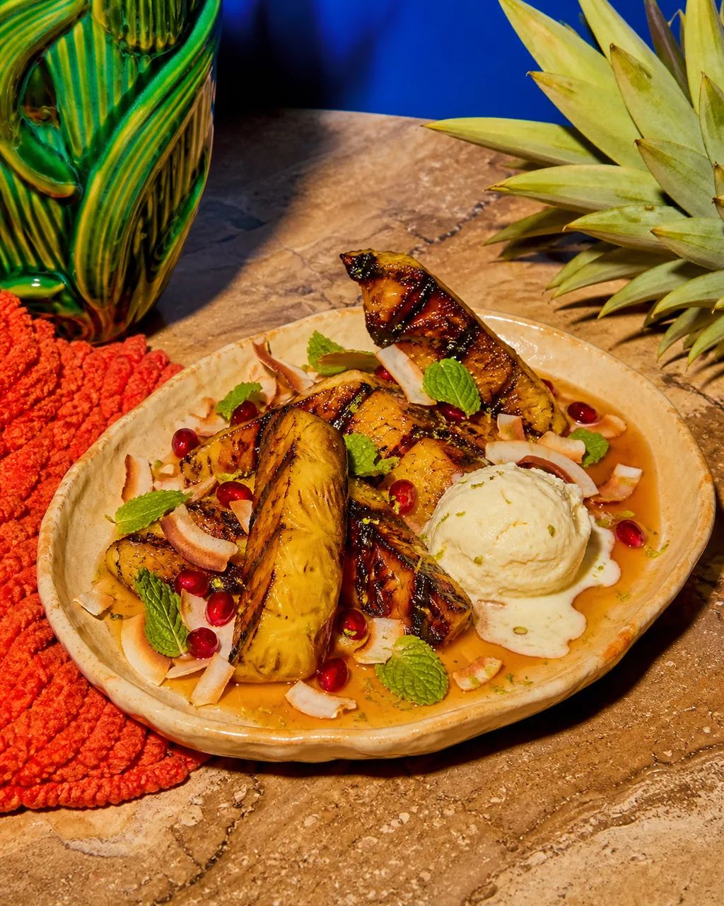Ananas rôti au barbecue, caramel rhum et citron vert