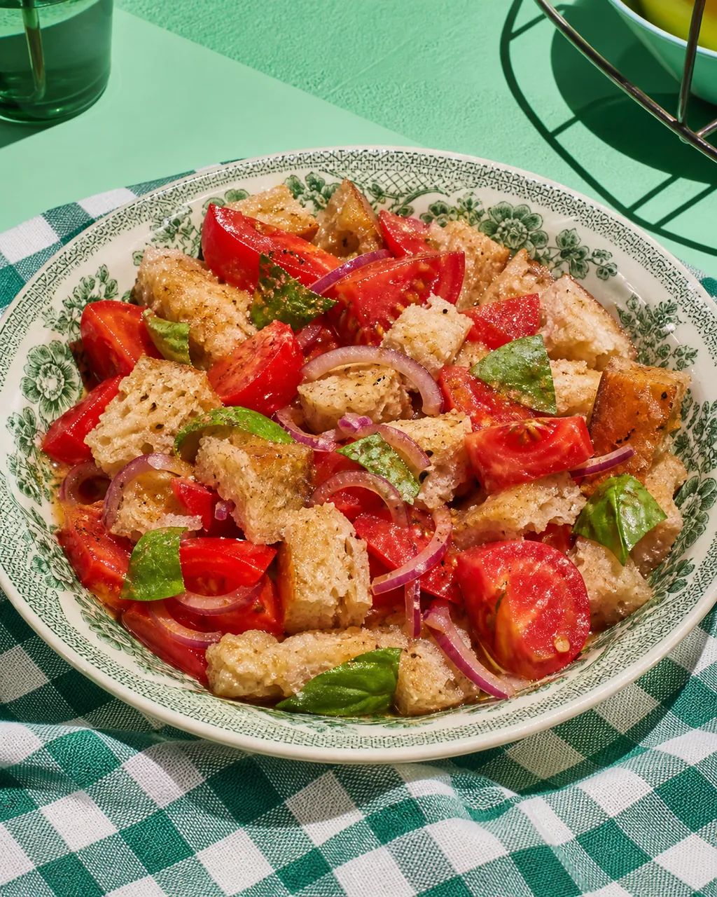 Panzanella (salade toscane de pain aux tomates)